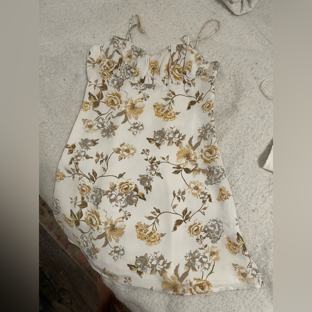 White brown/grey flowers